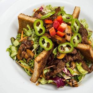Biftek salata sa sotiranim šampinjonima