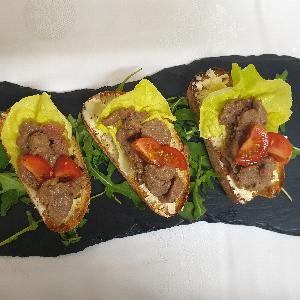 Brusketi Sa Tatar Biftekom