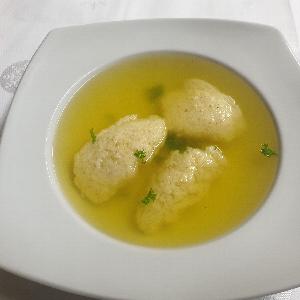 Bistra supa sa knedlama